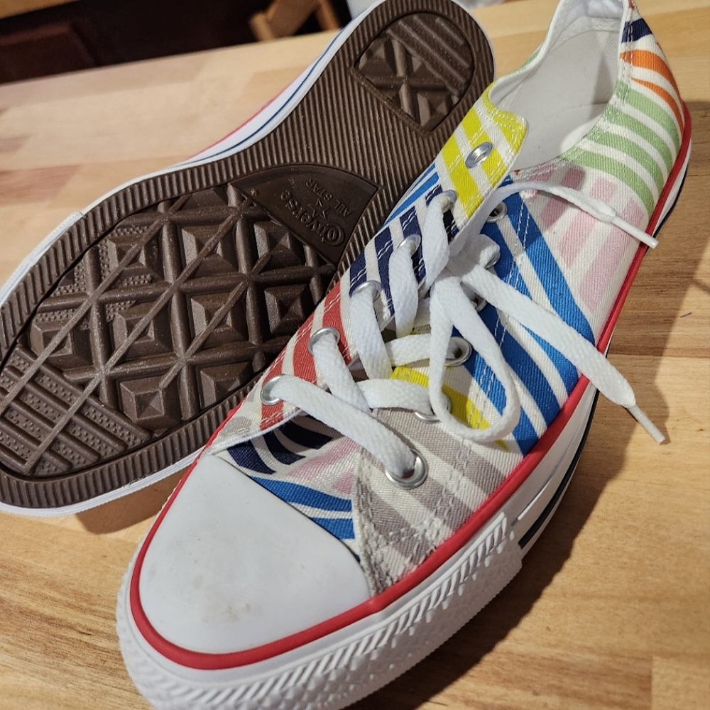 Converse rainbow striped shoes women's size 9 men's size 7